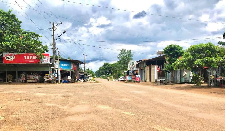 Bán đất 1.500m2 thổ cư 200m2, giá ngộp, dân đông, sát nhựa 32m