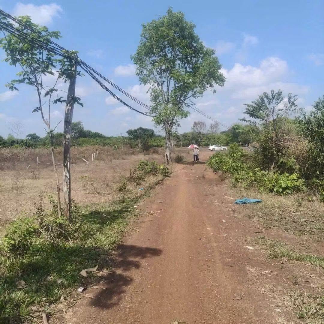 Bán 1.096m2, 20m ngang, nở hậu 35m, sát nhựa 32m
