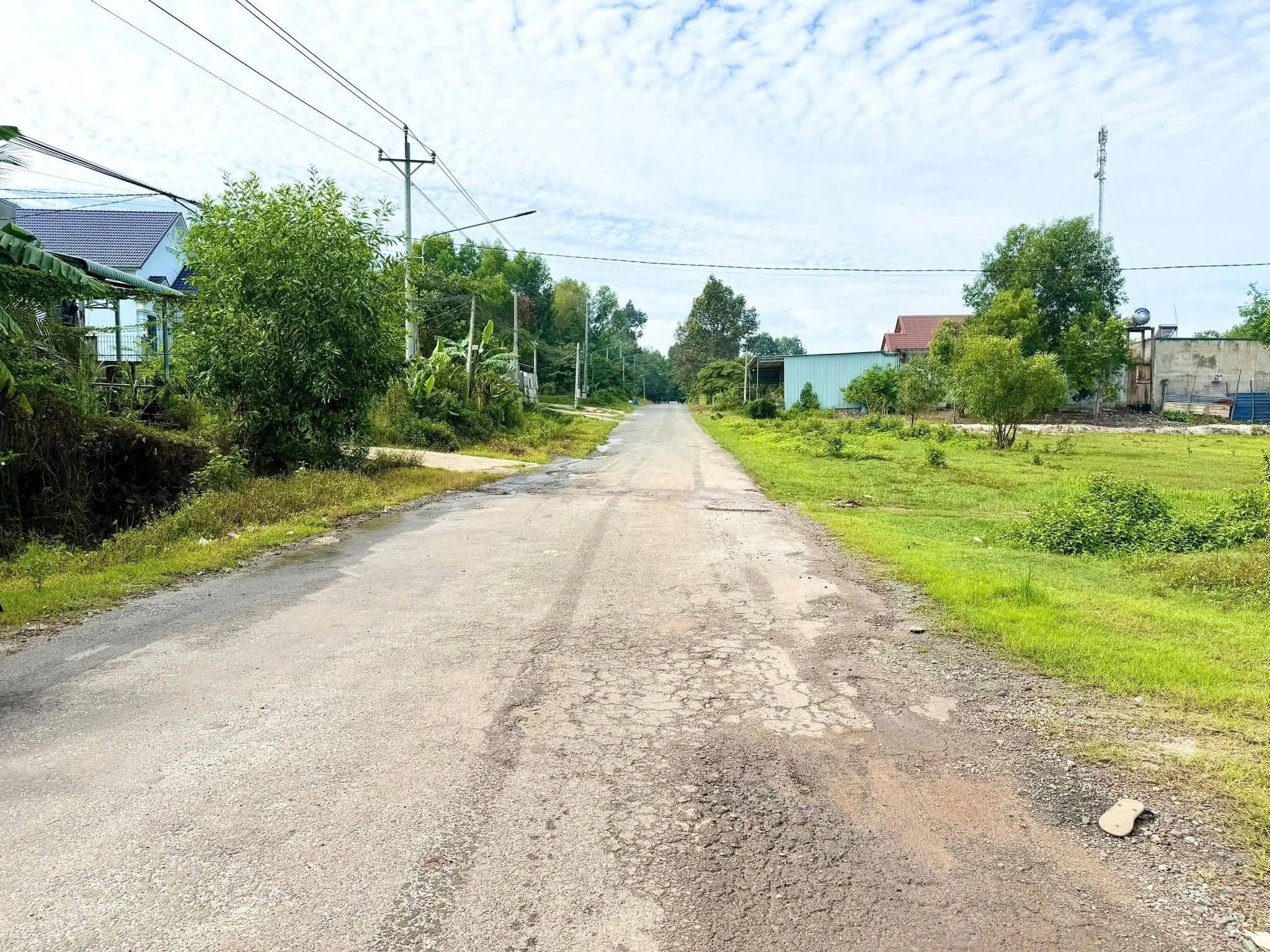 Cần vốn KD nên tôi bán đất Bình Phước, đất thị xã, dân ở đông