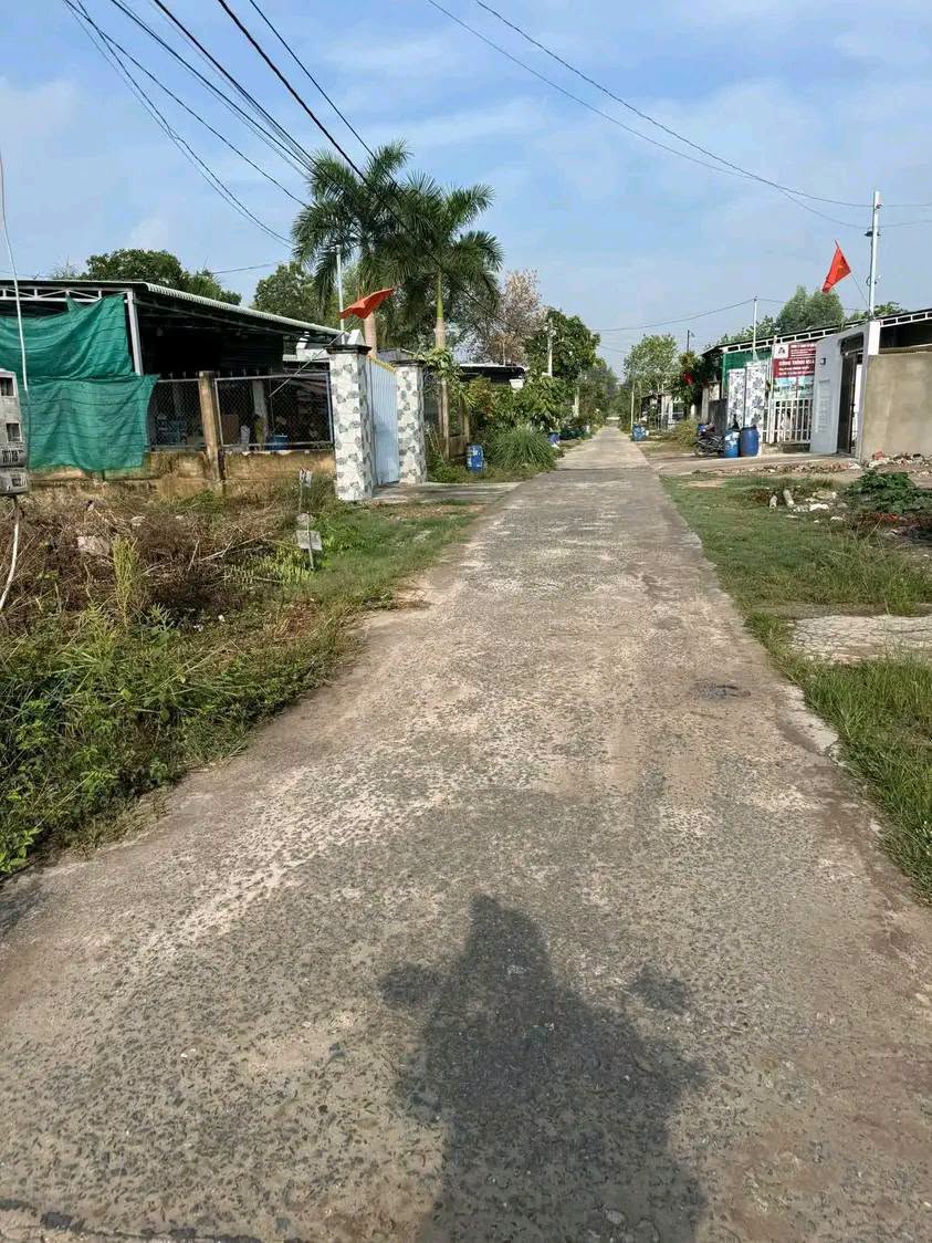 Cần vốn kinh doanh nên bán gấp lô đất Bình Phước ngay QL13 sát chợ