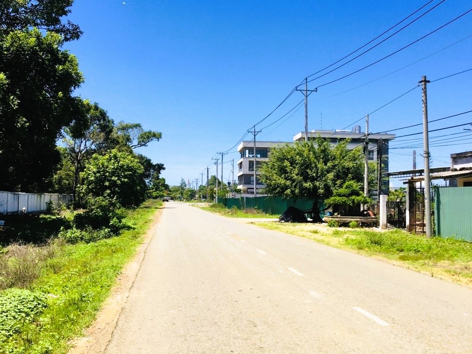 Bán gấp 3.600m2 vuông vức rất đẹp, nằm ngay trung tâm giá 220 triệu