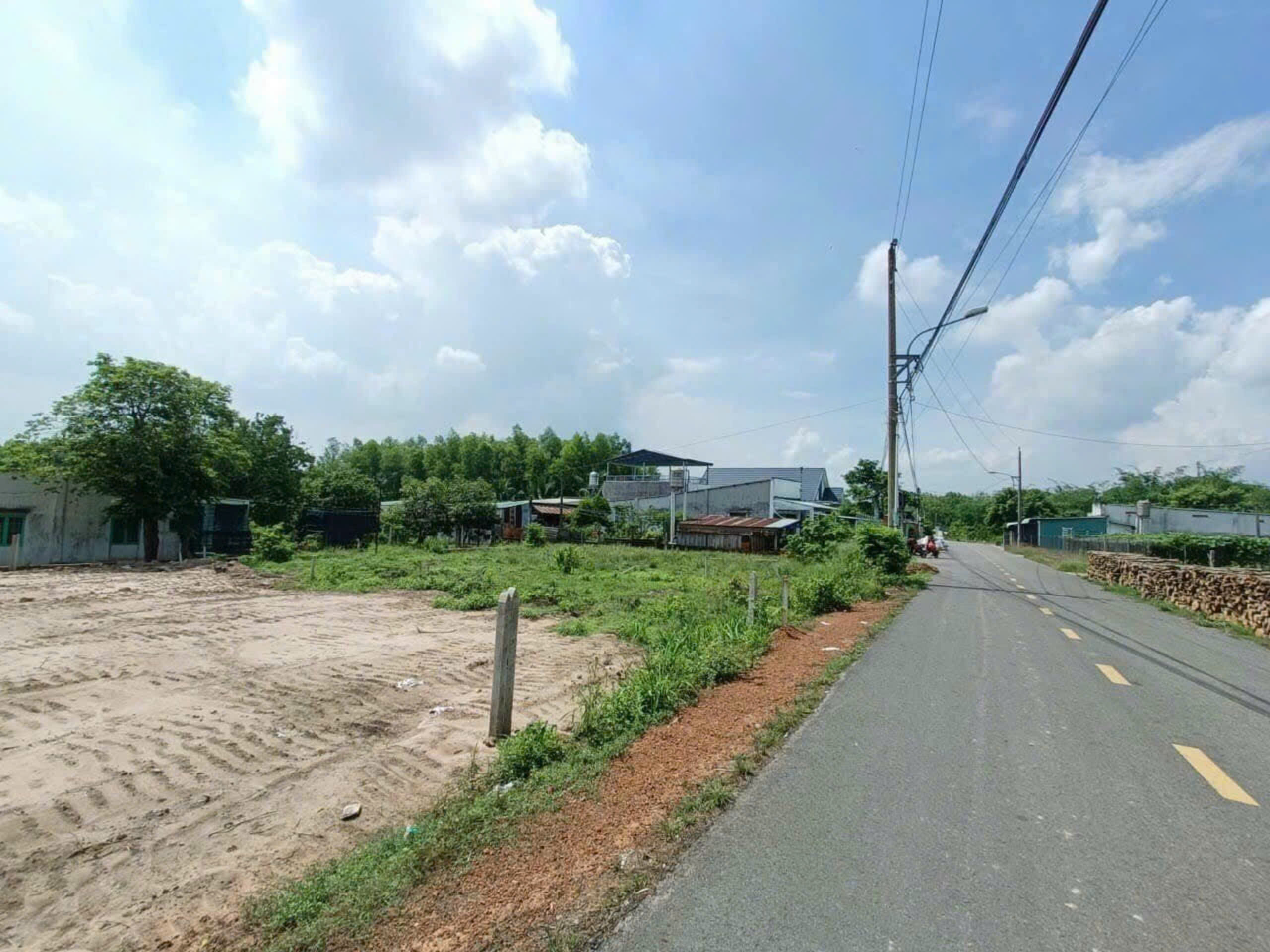 Bán gấp 2 sào đất vườn 2.000m2 có thổ cư khu dân đông