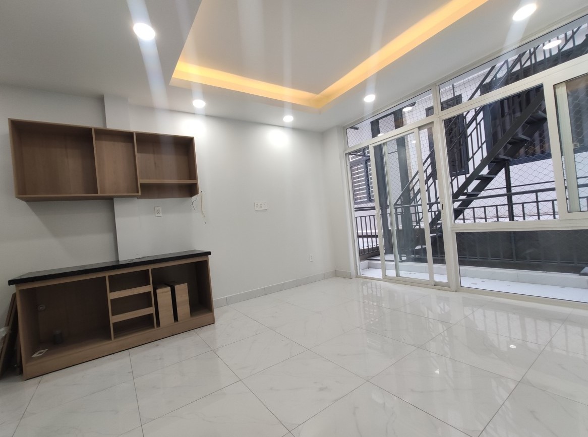 Căn hộ full nội thất ban công Bông Sao Tạ Quang Bửu Phạm Hùng Quận 8