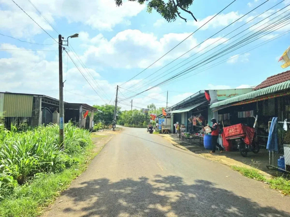 Cần bán đất Bình Phước 1.300m2 đất ở trong thị xã dân cư đông