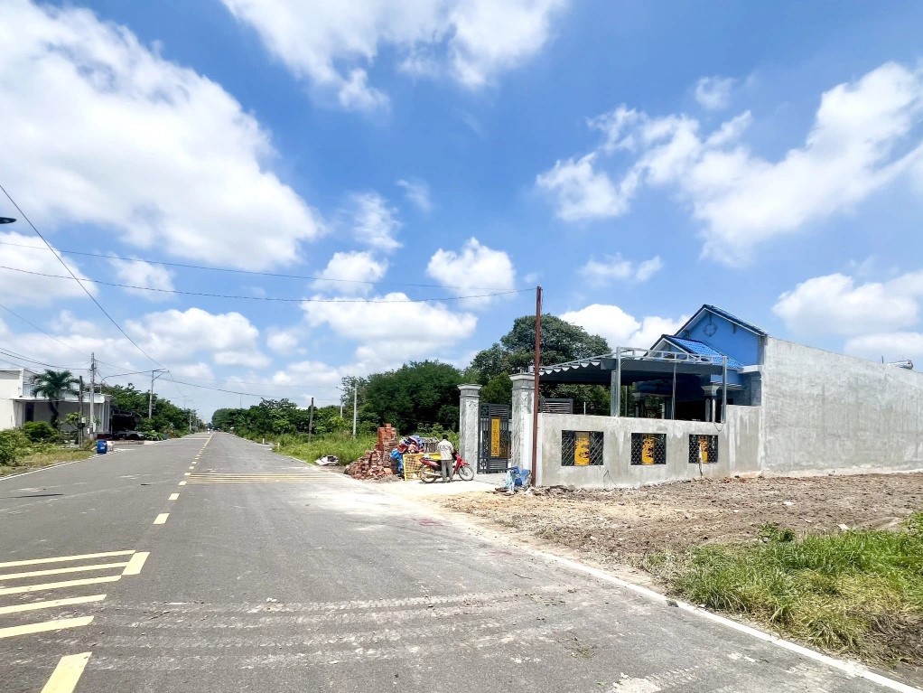 Đất gần chợ tân khai chủ cần bán gấp 2.000m2 (thổ cư 100m2)
